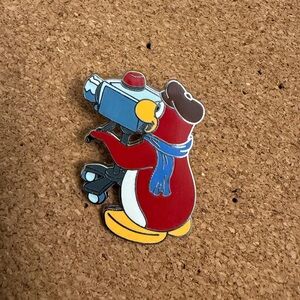 Authentic Disney Club Penguin Movie Rare Camera Man Director Pin